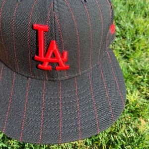 The Los Angeles Dodgers Pinstriped New Era 7 1/8 56.8 CM 59FIFTY